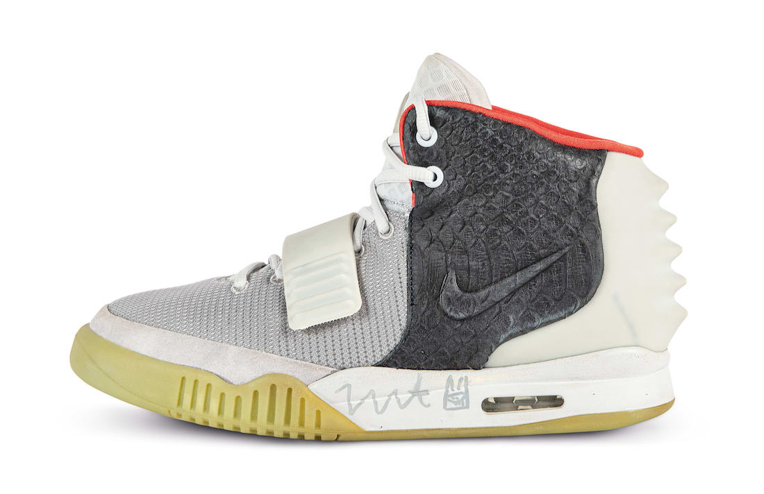 拍卖,苏富比,侃爷,Air Yeezy 2 80 万美元天价狠鞋上架拍卖!侃爷亲签 Air Yeezy 2 都不算狠! 拍卖,苏富比,侃爷,Air Yeezy 2 80 万美元天价狠鞋上架拍卖!侃爷亲签 Air Yeezy 2 都不算狠!