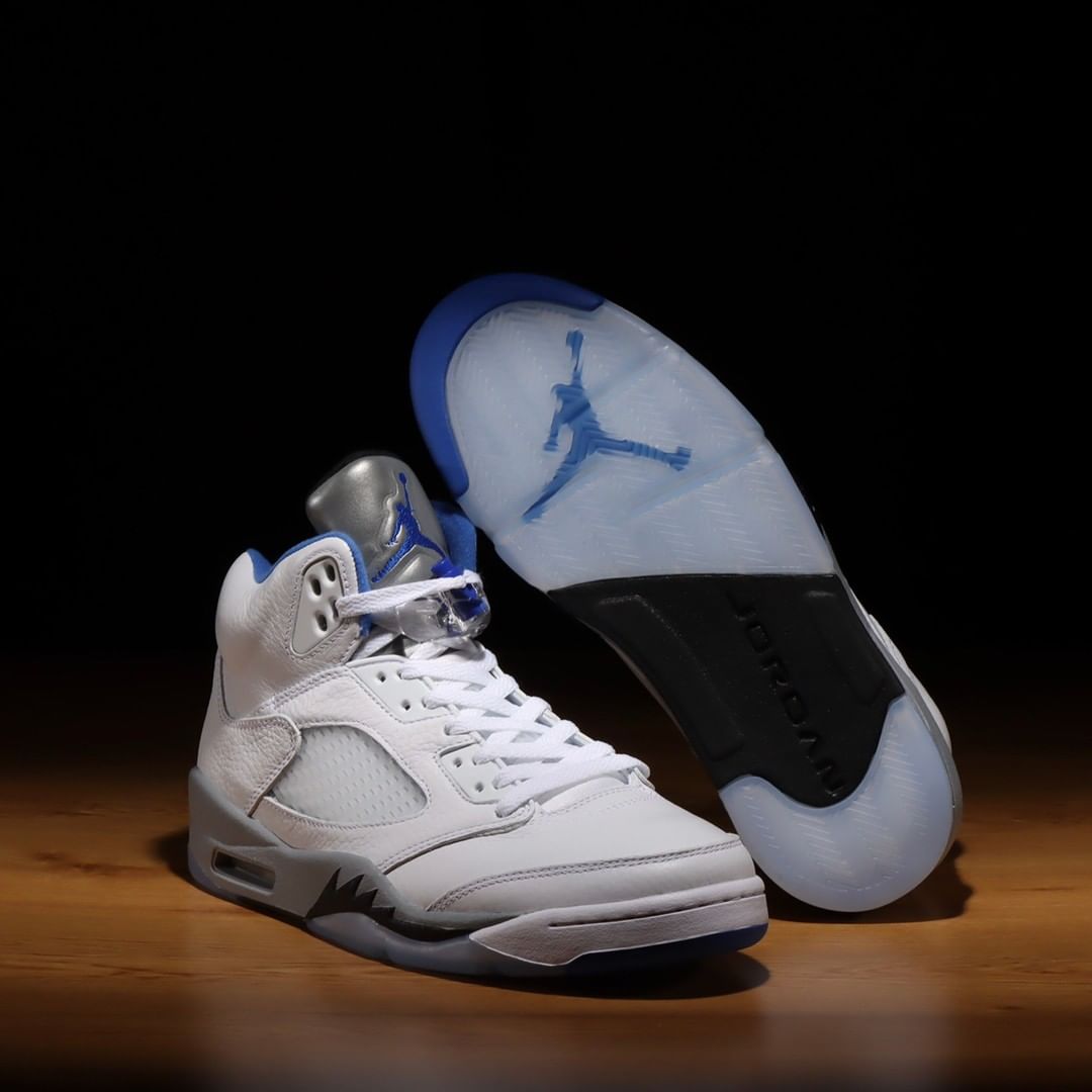 DD0587-140,AJ5,Air Jordan 5 DD0587-140 AJ5 清新白蓝!看看 Air Jordan 5 “Stealth 2.0” 实物美图吧! DD0587-140,AJ5,Air Jordan 5 DD0587-140 AJ5 清新白蓝!看看 Air Jordan 5 “Stealth 2.0” 实物美图吧!