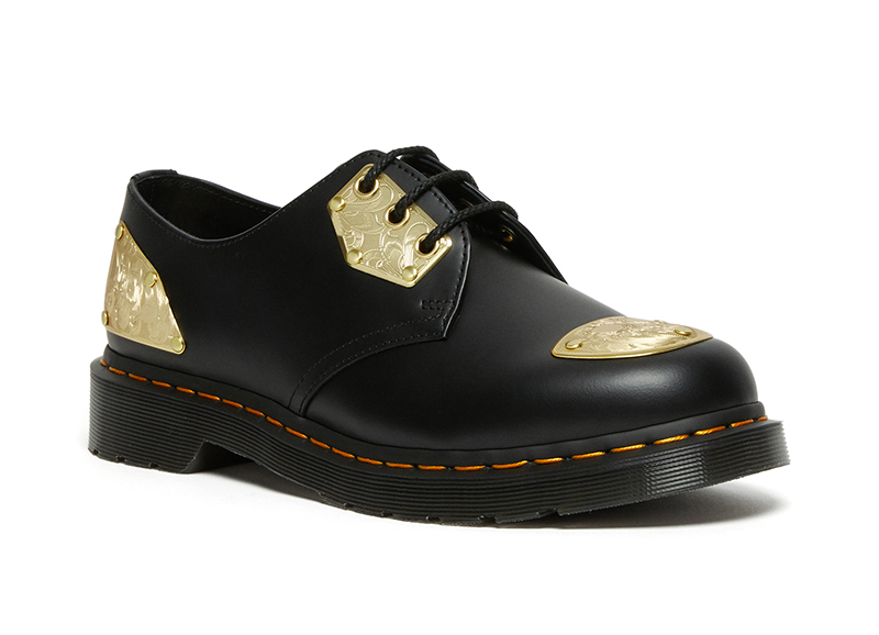 Dr. Martens 金属装饰太奢华!Dr. Martens 联名鞋想买的不只一双! Dr. Martens 金属装饰太奢华!Dr. Martens 联名鞋想买的不只一双!