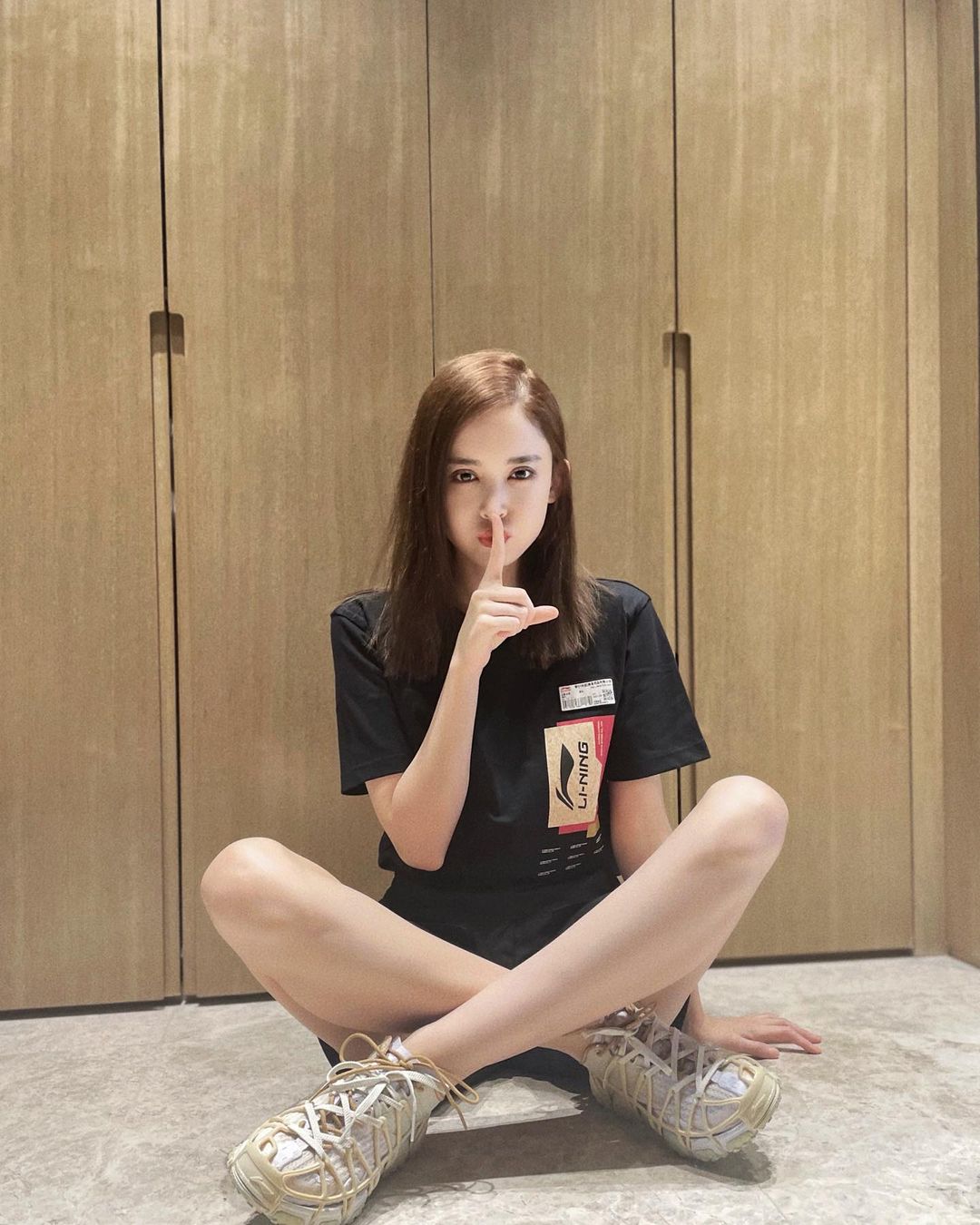 上脚,开箱,发售,Mix ACE,李宁 腿控福利!2000 万粉国民女神竟是隐藏鞋头!她这双鞋我等了整整十年! 上脚,开箱,发售,Mix ACE,李宁 腿控福利!2000 万粉国民女神竟是隐藏鞋头!她这双鞋我等了整整十年!