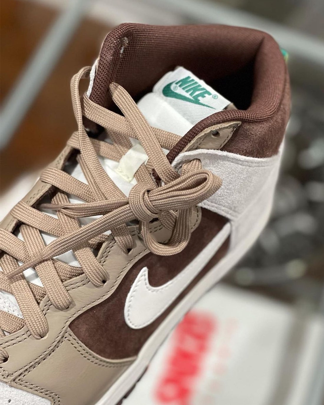 巧克力,配色,加持,今年,Dunk,依旧,有着,超高, 巧克力配色加持!Nike Dunk Hi 最新实物曝光! 巧克力,配色,加持,今年,Dunk,依旧,有着,超高, 巧克力配色加持!Nike Dunk Hi 最新实物曝光!