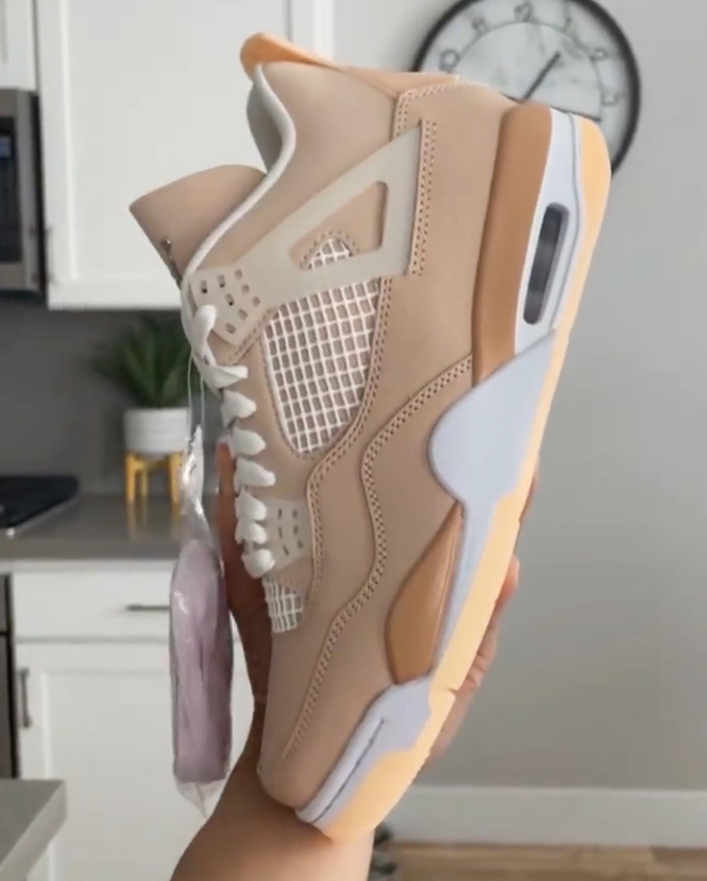 Jordan Brand,Air Jordan 4,Shim OW x AJ4 绝佳平替?全新 AJ4 “Shimmer” 实物曝光! Jordan Brand,Air Jordan 4,Shim OW x AJ4 绝佳平替?全新 AJ4 “Shimmer” 实物曝光!