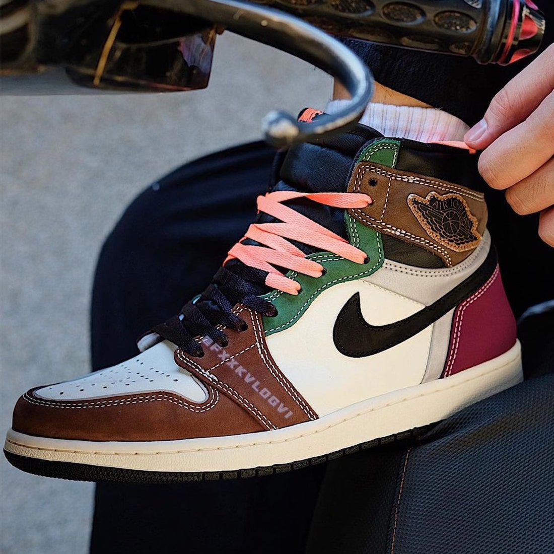 AJ1,Air Jordan 1,DH3097-001,发售 拼接风「小倒钩」?全新 AJ1 实物首次曝光! AJ1,Air Jordan 1,DH3097-001,发售 拼接风「小倒钩」?全新 AJ1 实物首次曝光!