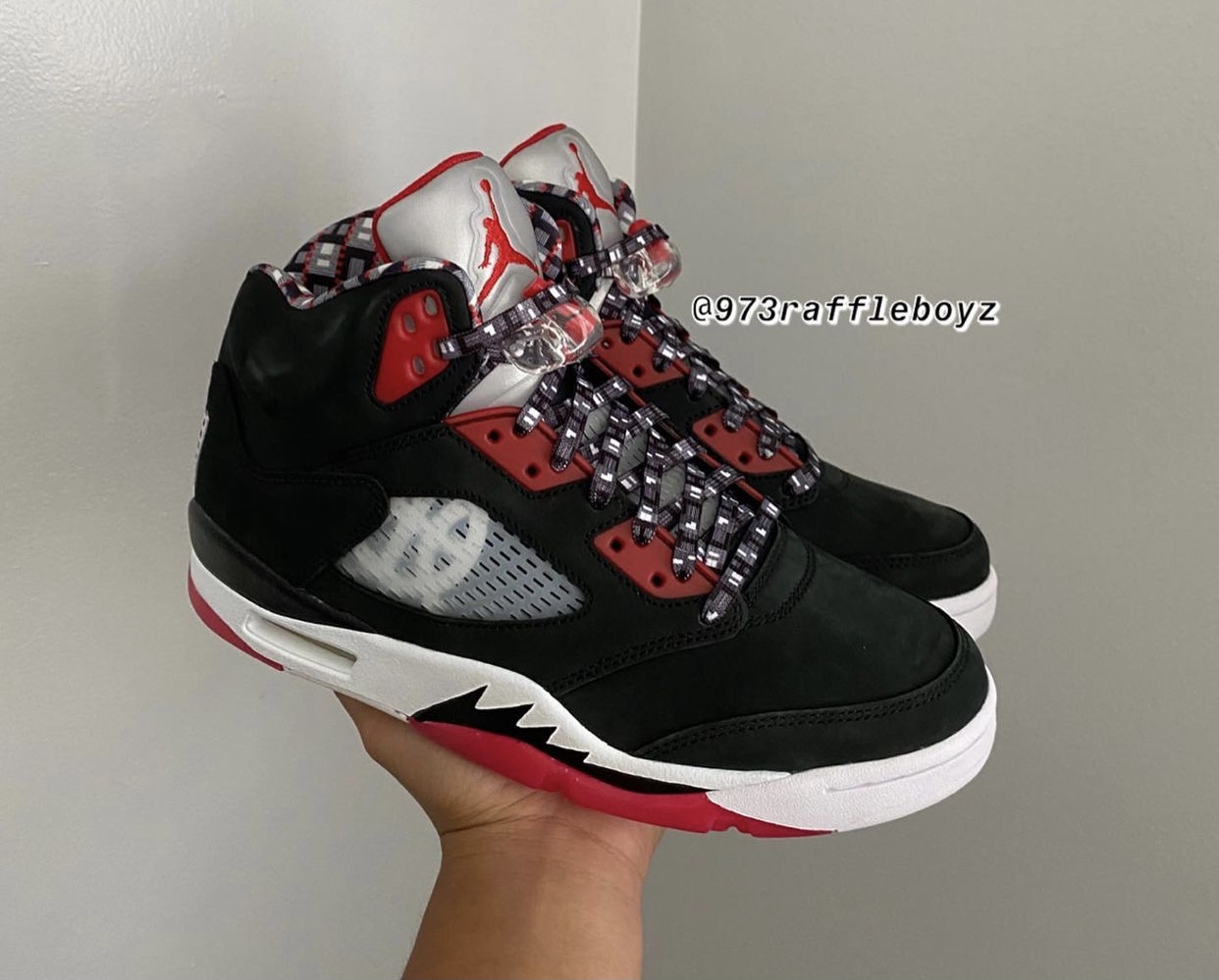 Air Jordan 5,Quai 54,AJ5,Famil 超限量 54 双亲友限定!全新 Air Jordan 5 “Quai 54” 实物图曝光! Air Jordan 5,Quai 54,AJ5,Famil 超限量 54 双亲友限定!全新 Air Jordan 5 “Quai 54” 实物图曝光!