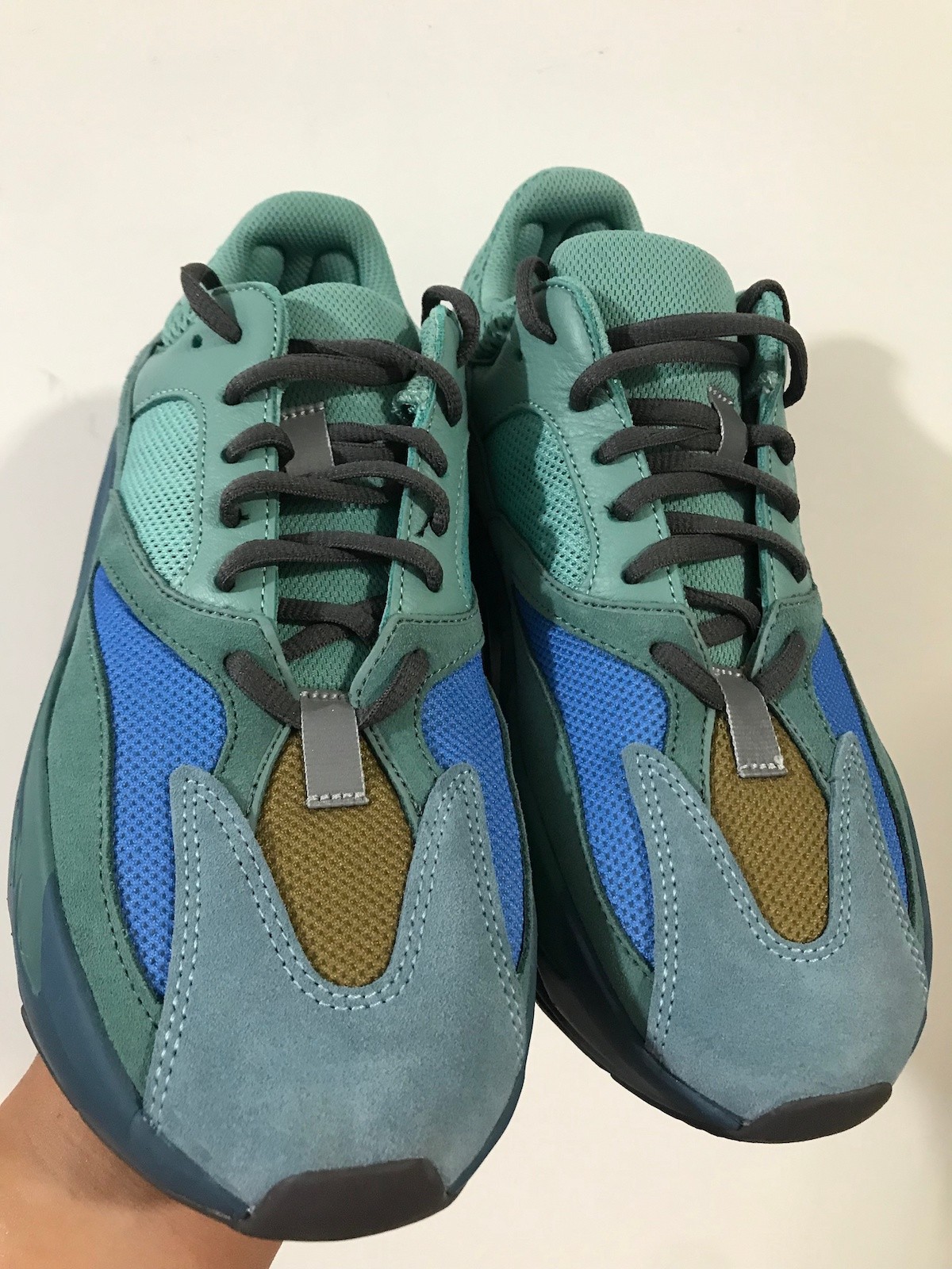 Faded Azure,700,Yeezy,adidas 一言难尽!「青铜器」Yeezy 700 实物曝光!网友:阳间点好吗... Faded Azure,700,Yeezy,adidas 一言难尽!「青铜器」Yeezy 700 实物曝光!网友:阳间点好吗...
