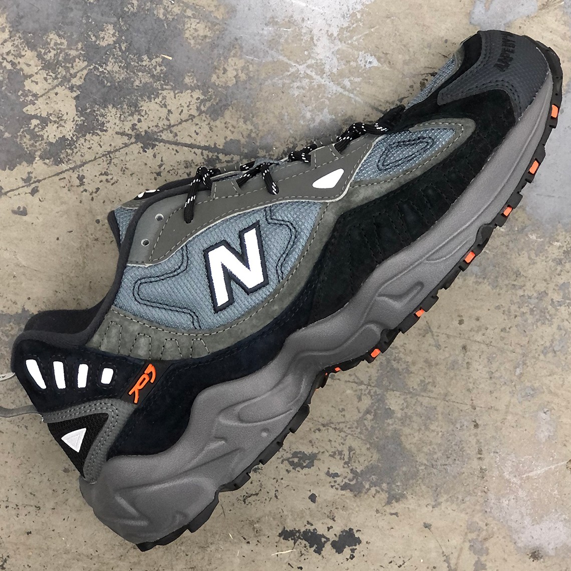 AAPE,New Balance,703 硬朗军事风!三款配色 AAPE x New Balance 实物首次曝光! AAPE,New Balance,703 硬朗军事风!三款配色 AAPE x New Balance 实物首次曝光!