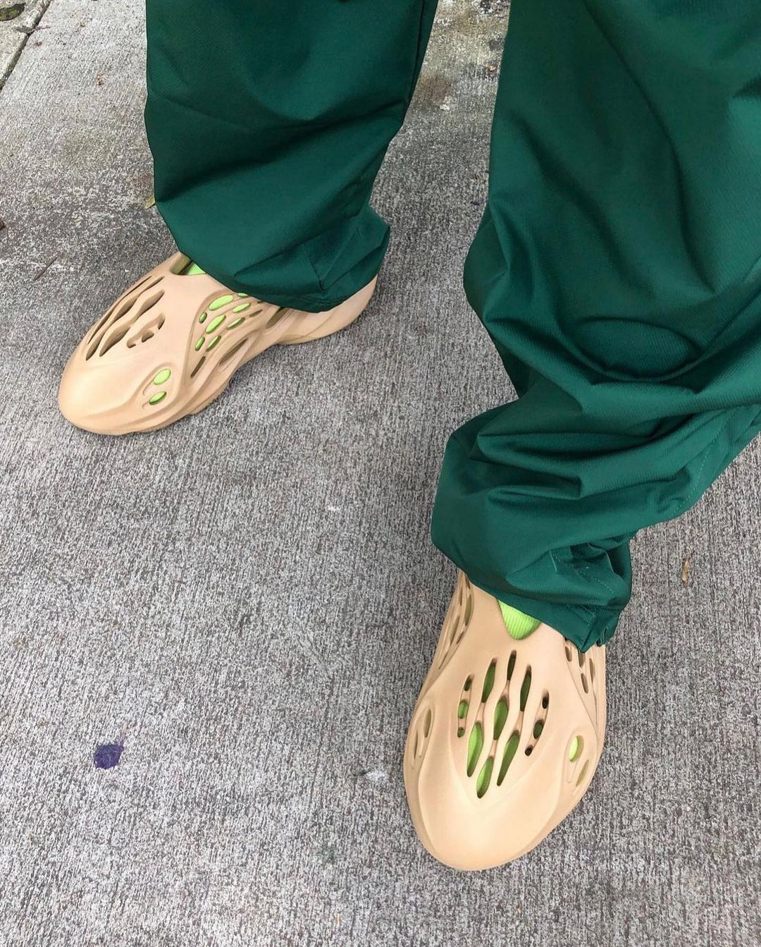 adidas,Yeezy,Foam Runner,Ochre 大地色 yyds!侃爷 Yeezy「洞洞鞋」新配色官图曝光,本月发售! adidas,Yeezy,Foam Runner,Ochre 大地色 yyds!侃爷 Yeezy「洞洞鞋」新配色官图曝光,本月发售!