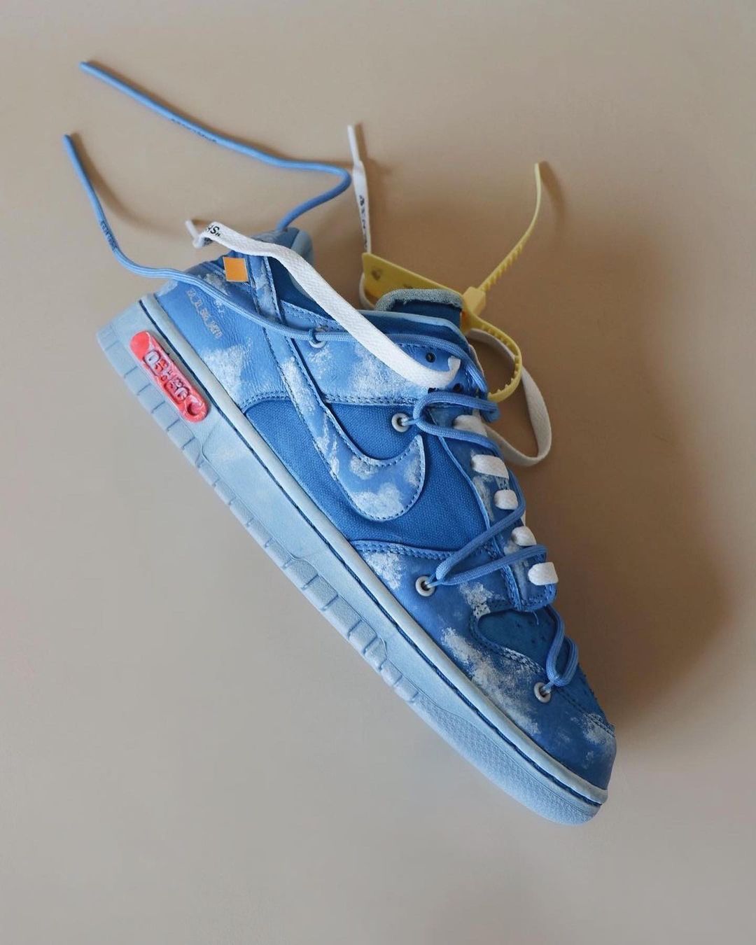 球鞋定制,ovrnundr.io OW x Dunk Low 又有隐藏款?!这配色也太好看了! 球鞋定制,ovrnundr.io OW x Dunk Low 又有隐藏款?!这配色也太好看了!
