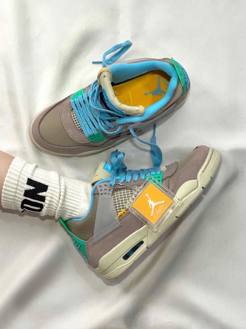 Nike,Air Jordan,New Balance 今年「天价鞋王」提前预定!「闪电反勾」勉强前三!最贵的能买它三双! Nike,Air Jordan,New Balance 今年「天价鞋王」提前预定!「闪电反勾」勉强前三!最贵的能买它三双!