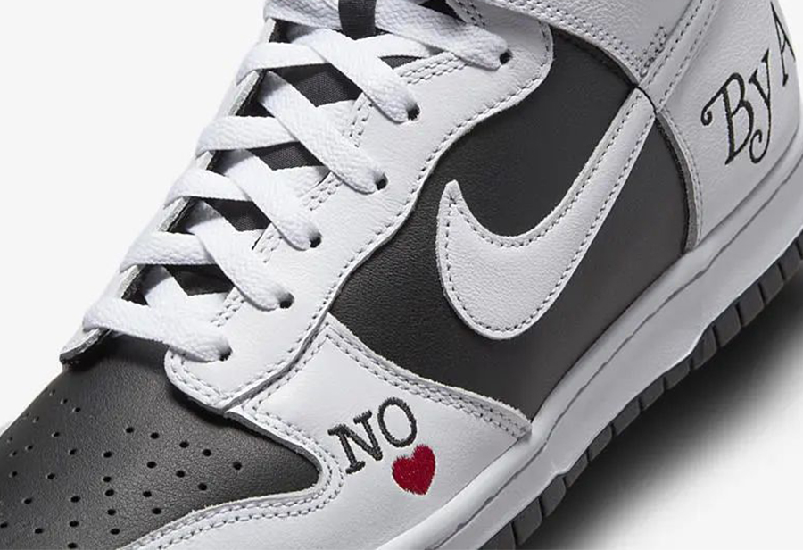 Nike Supreme x SB Dunk 官图曝光!依旧备受瞩目! Nike Supreme x SB Dunk 官图曝光!依旧备受瞩目!