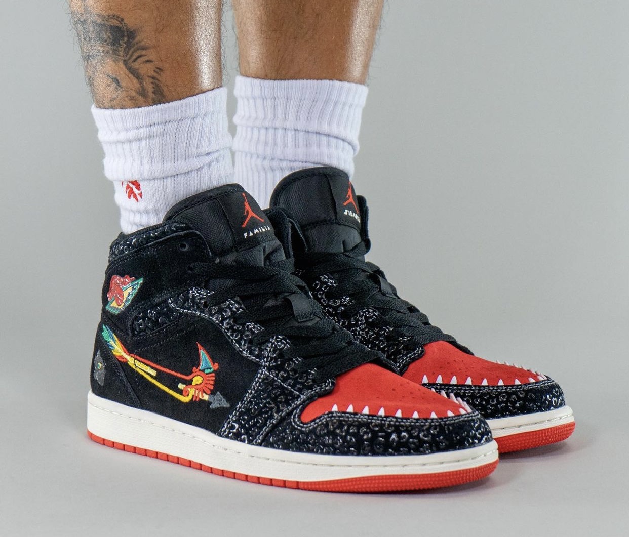 AJ,Air Jordan 1 Mid,Siempre Fa 浓郁「亡灵节」气氛!全新 Air Jordan 1 Mid 上脚图曝光! AJ,Air Jordan 1 Mid,Siempre Fa 浓郁「亡灵节」气氛!全新 Air Jordan 1 Mid 上脚图曝光!