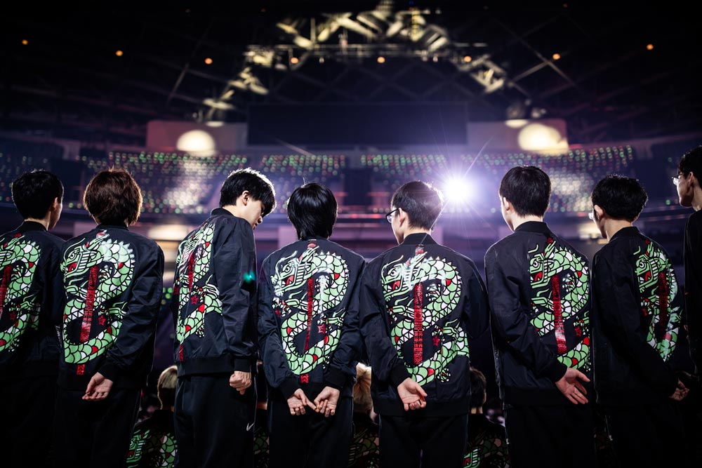 LPL,HAVE A GOOD GAME,Nike 国内疯抢国外加价!耐克携手 LPL 推出「新大招」!夜光、换钩惊到我了! LPL,HAVE A GOOD GAME,Nike 国内疯抢国外加价!耐克携手 LPL 推出「新大招」!夜光、换钩惊到我了!