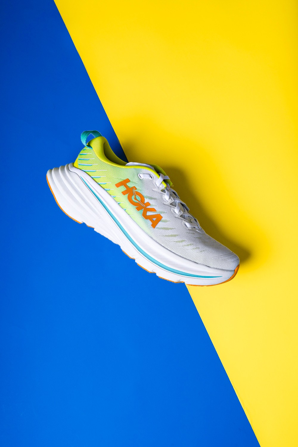 HOKA ONE ONE,Bondi X 无数人最爱的「压马路神鞋」装上了碳板!它一开挂,鞋圈规则将被改写! HOKA ONE ONE,Bondi X 无数人最爱的「压马路神鞋」装上了碳板!它一开挂,鞋圈规则将被改写!