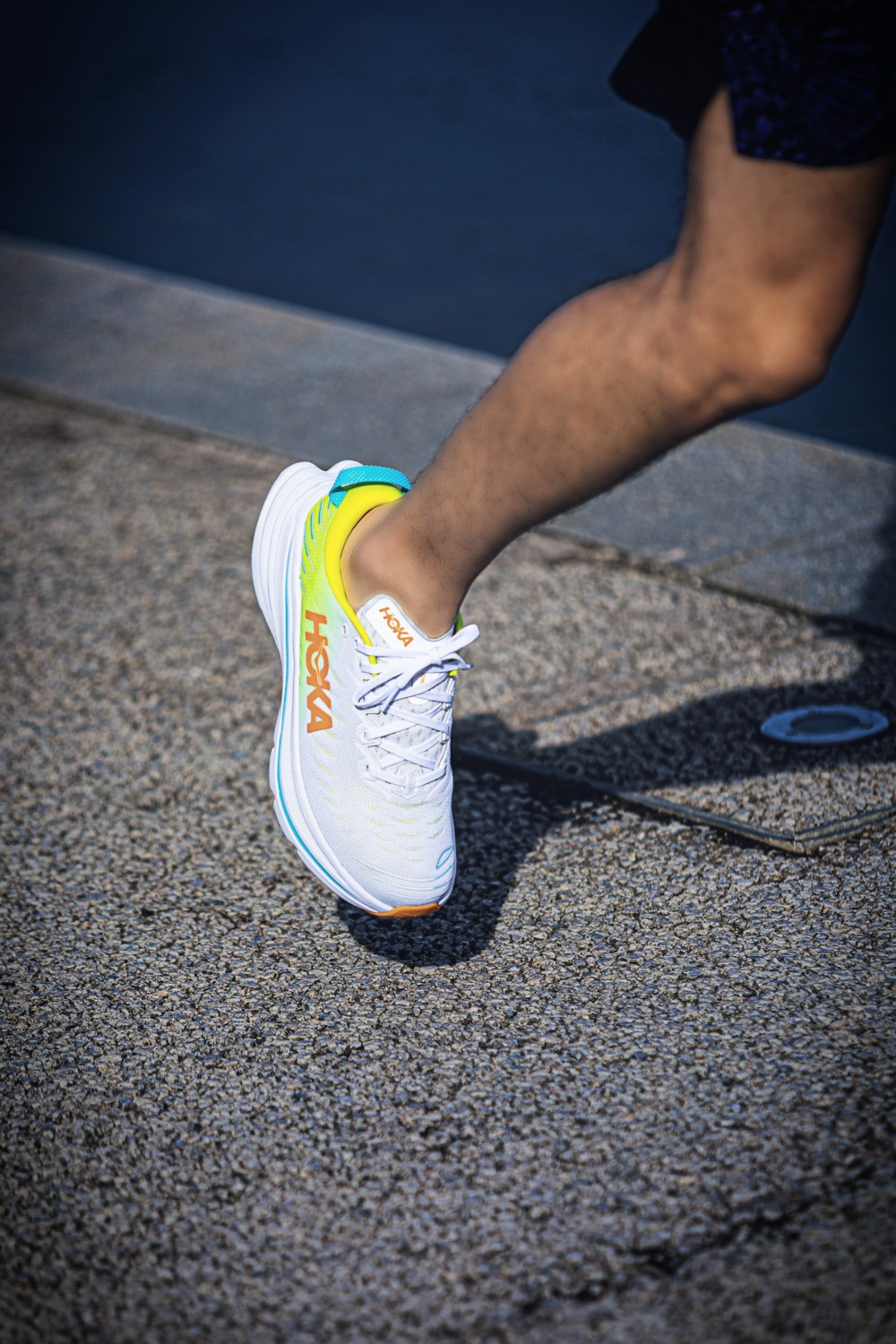 HOKA ONE ONE,Bondi X 无数人最爱的「压马路神鞋」装上了碳板!它一开挂,鞋圈规则将被改写! HOKA ONE ONE,Bondi X 无数人最爱的「压马路神鞋」装上了碳板!它一开挂,鞋圈规则将被改写!
