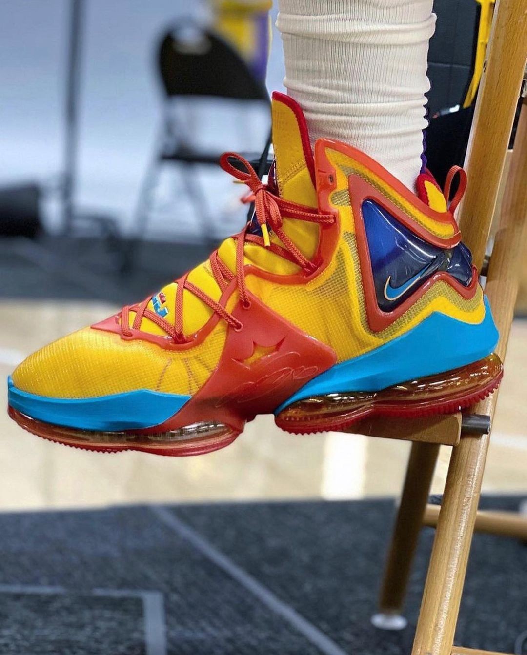 Nike,LeBron 19 詹姆斯亲自上脚!全新「大灌篮」LeBron 19 实物首次曝光! Nike,LeBron 19 詹姆斯亲自上脚!全新「大灌篮」LeBron 19 实物首次曝光!