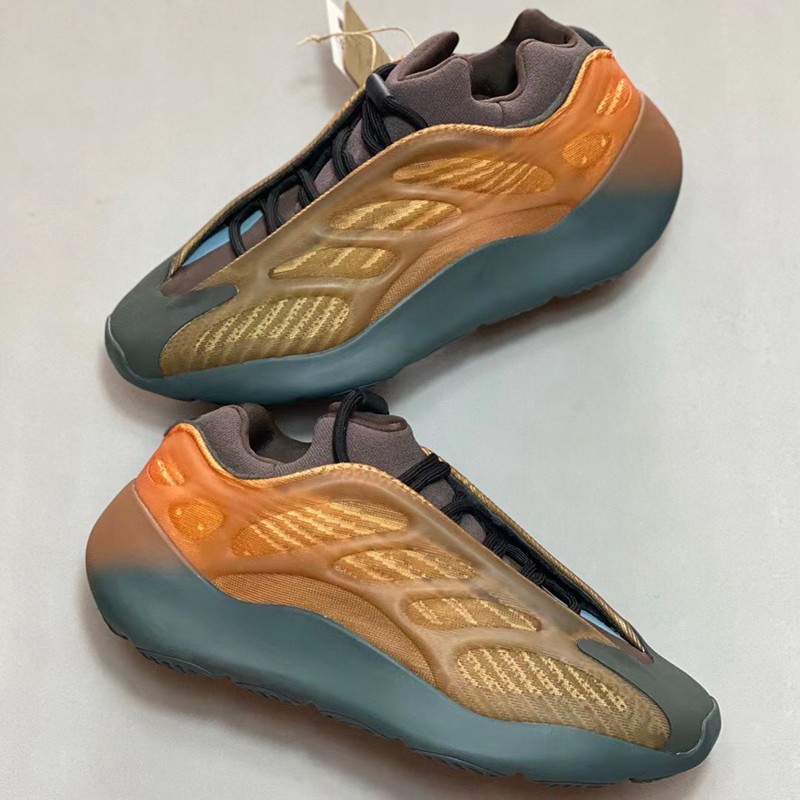 Yeezy 700 V3,Copper Fade 金光闪闪的华丽质感!「兵马俑」Yeezy 700 V3 最新实物释出! Yeezy 700 V3,Copper Fade 金光闪闪的华丽质感!「兵马俑」Yeezy 700 V3 最新实物释出!