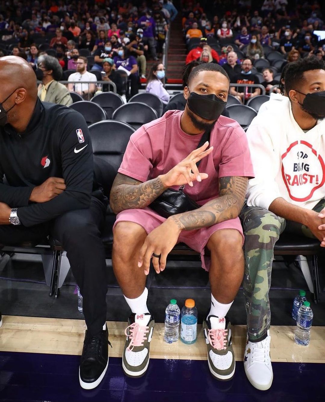 Travis Scott,BAPE STA 阿迪人也爱 TS 联名?利拉德竟然穿了一双 “倒钩” 神鞋! Travis Scott,BAPE STA 阿迪人也爱 TS 联名?利拉德竟然穿了一双 “倒钩” 神鞋!