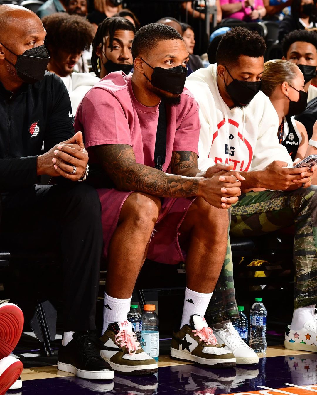Travis Scott,BAPE STA 阿迪人也爱 TS 联名?利拉德竟然穿了一双 “倒钩” 神鞋! Travis Scott,BAPE STA 阿迪人也爱 TS 联名?利拉德竟然穿了一双 “倒钩” 神鞋!