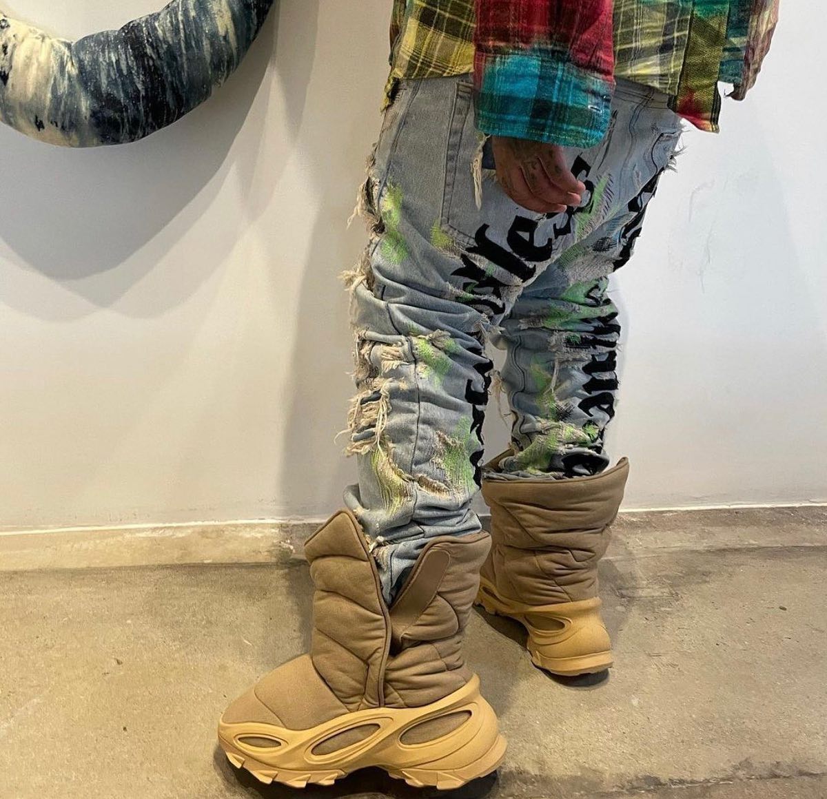 adidas,Yeezy NSTLD Boot,Khaki Yeezy 最潮「绝缘靴」即将发售!网友:去南极穿?! adidas,Yeezy NSTLD Boot,Khaki Yeezy 最潮「绝缘靴」即将发售!网友:去南极穿?!