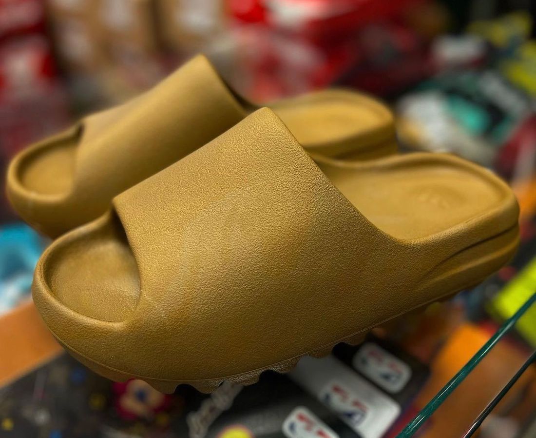 adidas,Yeezy Slide,Ochre,Yeezy 大地色 YYDS!Yeezy 拖鞋新配色实物曝光!年底发售! adidas,Yeezy Slide,Ochre,Yeezy 大地色 YYDS!Yeezy 拖鞋新配色实物曝光!年底发售!