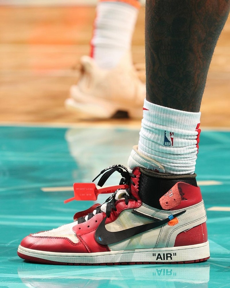 NBA,塔克,德罗赞,拉文,库里,UA,Nike,Air J 湖人旧将赛场上脚 OW x AJ1 “芝加哥”!网友:脚疼不疼? NBA,塔克,德罗赞,拉文,库里,UA,Nike,Air J 湖人旧将赛场上脚 OW x AJ1 “芝加哥”!网友:脚疼不疼?