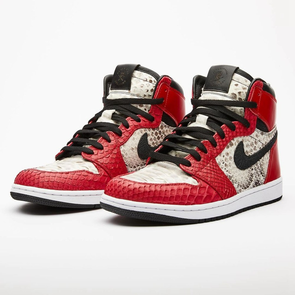 Air Jordan 1,定制,红龙 「球鞋外科医生」又放大招!Air Jordan 1 “红龙” 实物曝光! Air Jordan 1,定制,红龙 「球鞋外科医生」又放大招!Air Jordan 1 “红龙” 实物曝光!