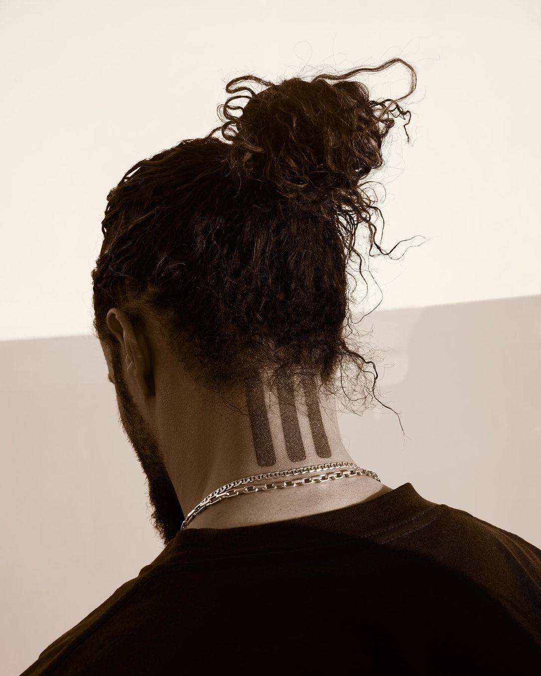 FOG,adidas,Fear of God 首款 FOG x adidas 终于来了!网友:等了一年就印个 Logo?! FOG,adidas,Fear of God 首款 FOG x adidas 终于来了!网友:等了一年就印个 Logo?!