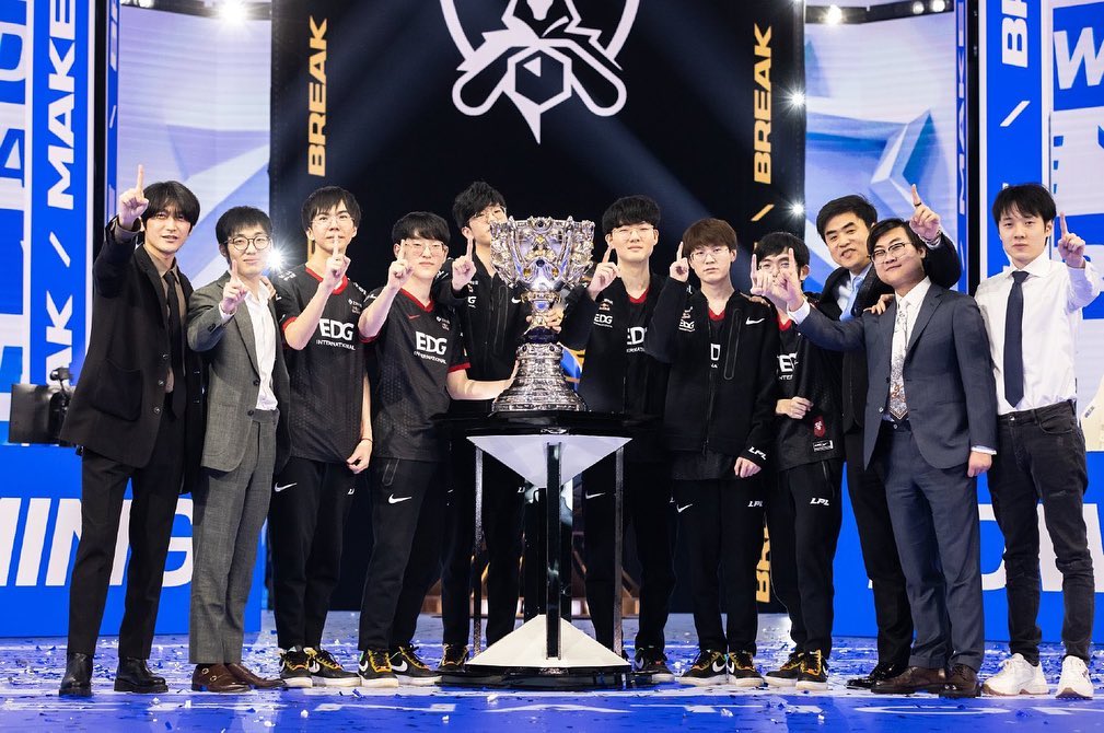 Nike,LPL,Dunk Low 电竞玩家今年必入款!Nike x LPL 实物开箱,细节太酷了! Nike,LPL,Dunk Low 电竞玩家今年必入款!Nike x LPL 实物开箱,细节太酷了!