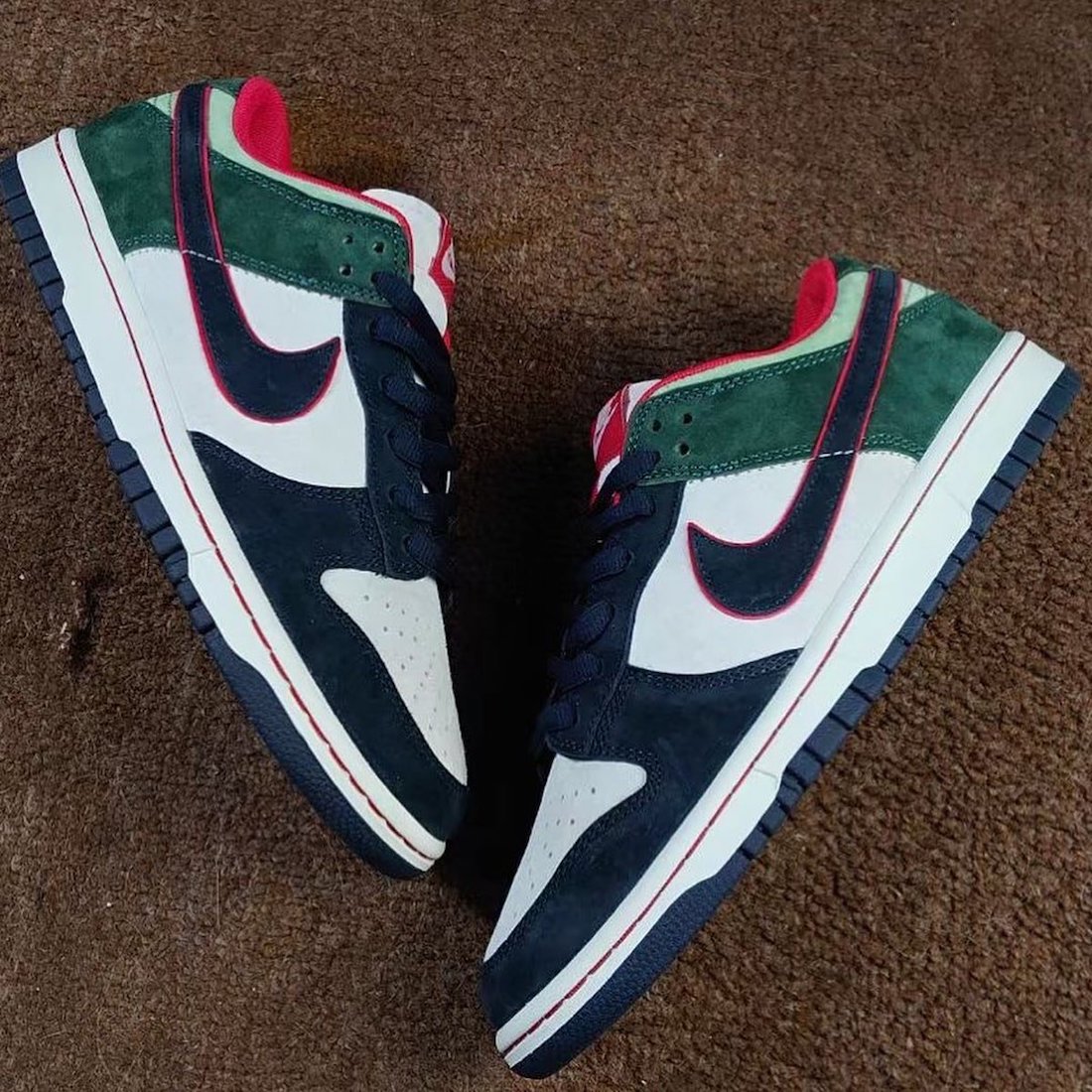 Nike,Dunk Low 拼接撞色设计打造!全新配色 Dunk Low 实物曝光! Nike,Dunk Low 拼接撞色设计打造!全新配色 Dunk Low 实物曝光!