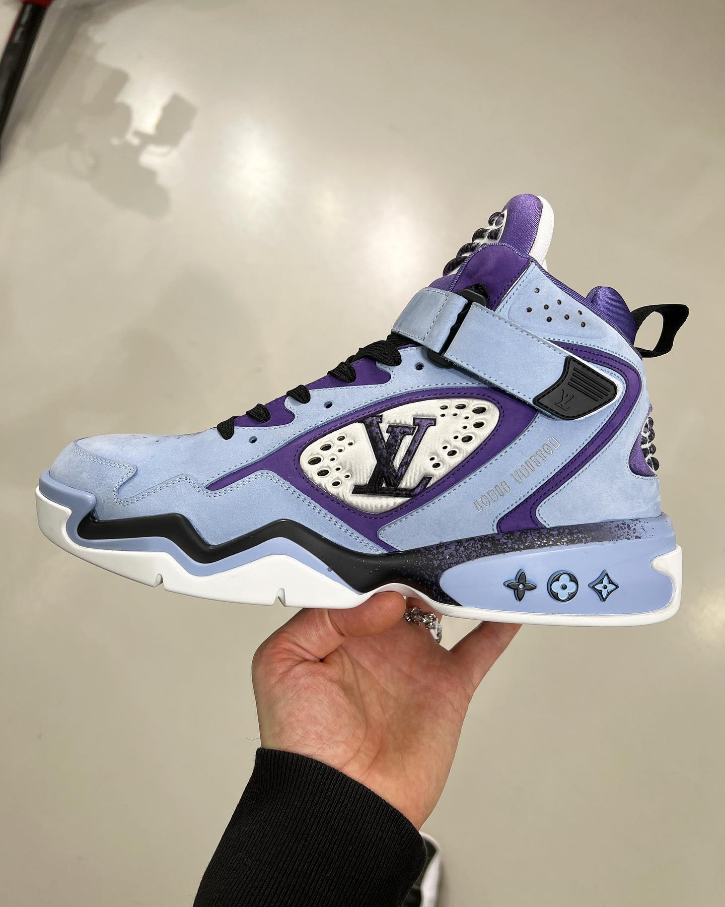 LV,Louis Vuitton LV 全新滑板鞋首次曝光!有处细节好像 Dunk SB! LV,Louis Vuitton LV 全新滑板鞋首次曝光!有处细节好像 Dunk SB!