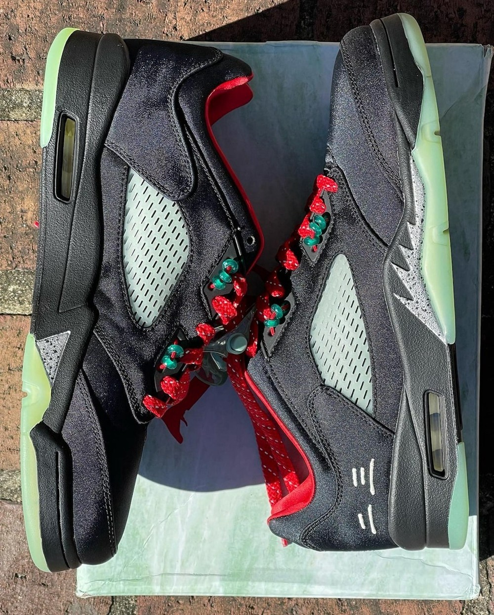 Air Jordan 1 Mid,Inside Out,DM 真实身份究竟是啥?冠希辟谣的 “CLOT x AJ1” 官图曝光! Air Jordan 1 Mid,Inside Out,DM 真实身份究竟是啥?冠希辟谣的 “CLOT x AJ1” 官图曝光!