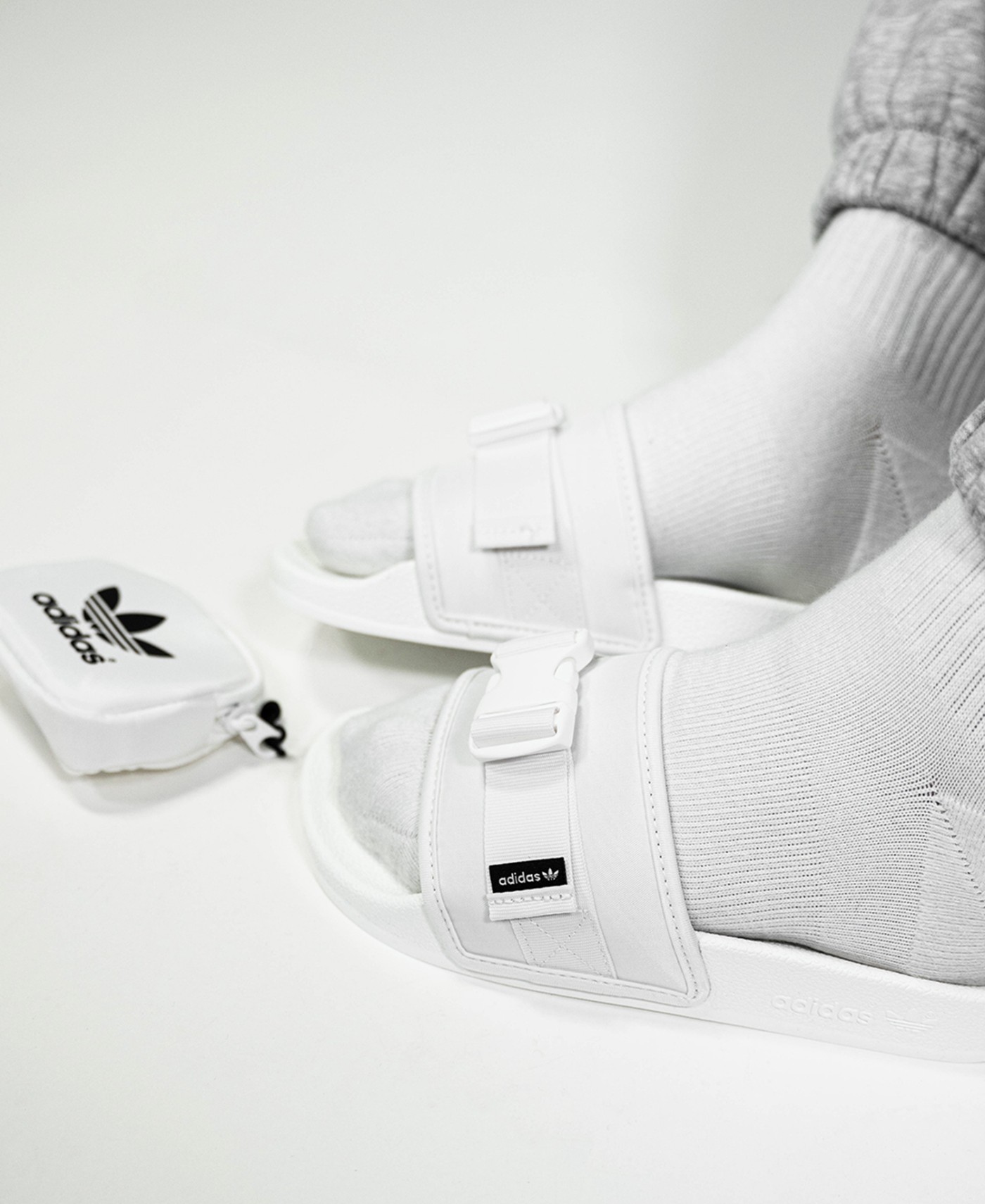 adidas Originals,Pouchylette W 买百搭款拖鞋还送包?阿迪三叶草新品上脚图曝光! adidas Originals,Pouchylette W 买百搭款拖鞋还送包?阿迪三叶草新品上脚图曝光!