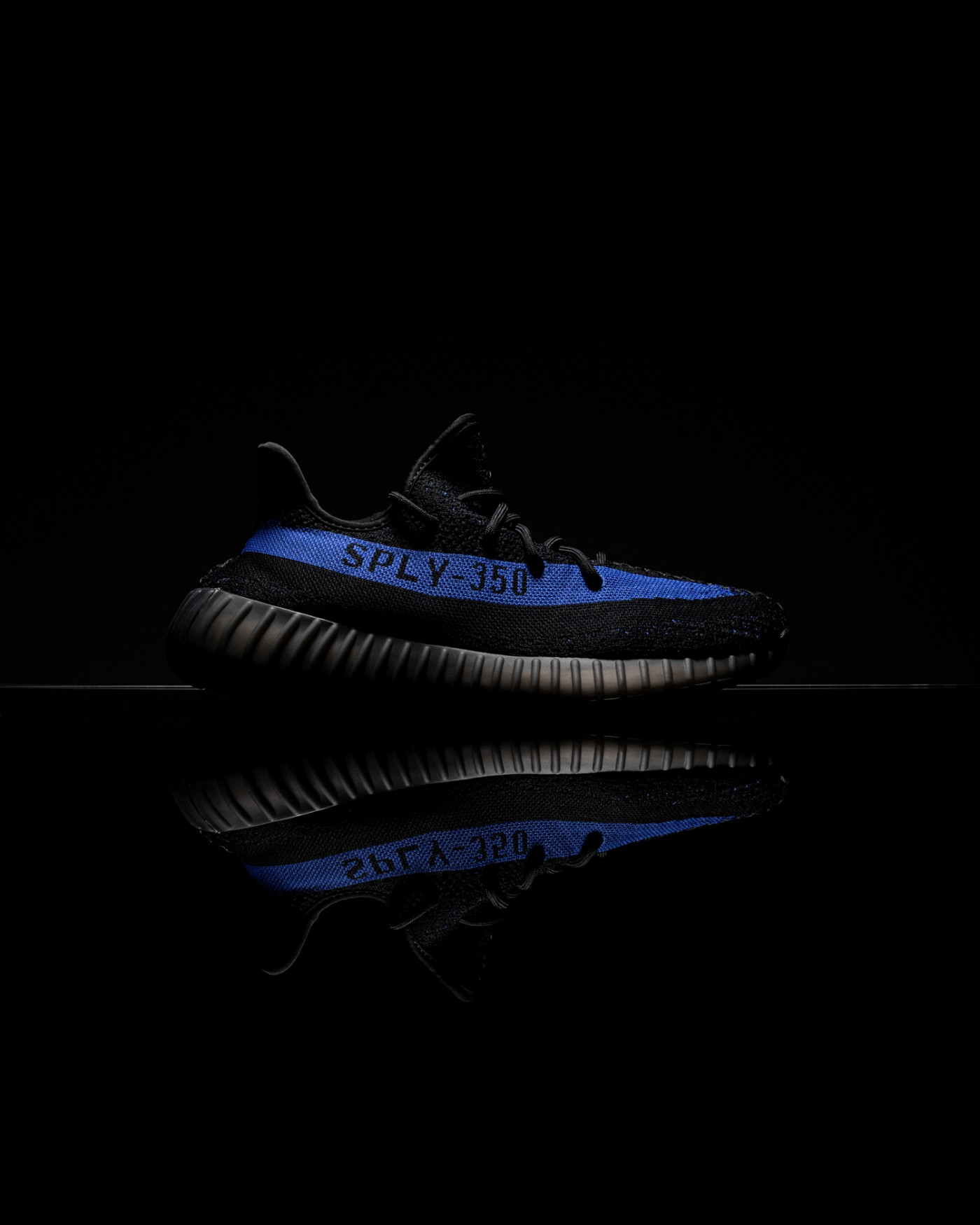 Yeezy 350 V2,adidas,发售,开箱,上脚,G 明天发售!黑蓝油漆条 Yeezy 350 V2 开箱上脚!实物质感真不错! Yeezy 350 V2,adidas,发售,开箱,上脚,G 明天发售!黑蓝油漆条 Yeezy 350 V2 开箱上脚!实物质感真不错!
