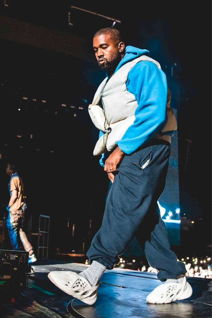 市价,近,3000,侃爷,同款,Yeezy,「,洞洞,鞋,」 市价近 3000!侃爷同款 Yeezy「洞洞鞋」补货回归! 市价,近,3000,侃爷,同款,Yeezy,「,洞洞,鞋,」 市价近 3000!侃爷同款 Yeezy「洞洞鞋」补货回归!