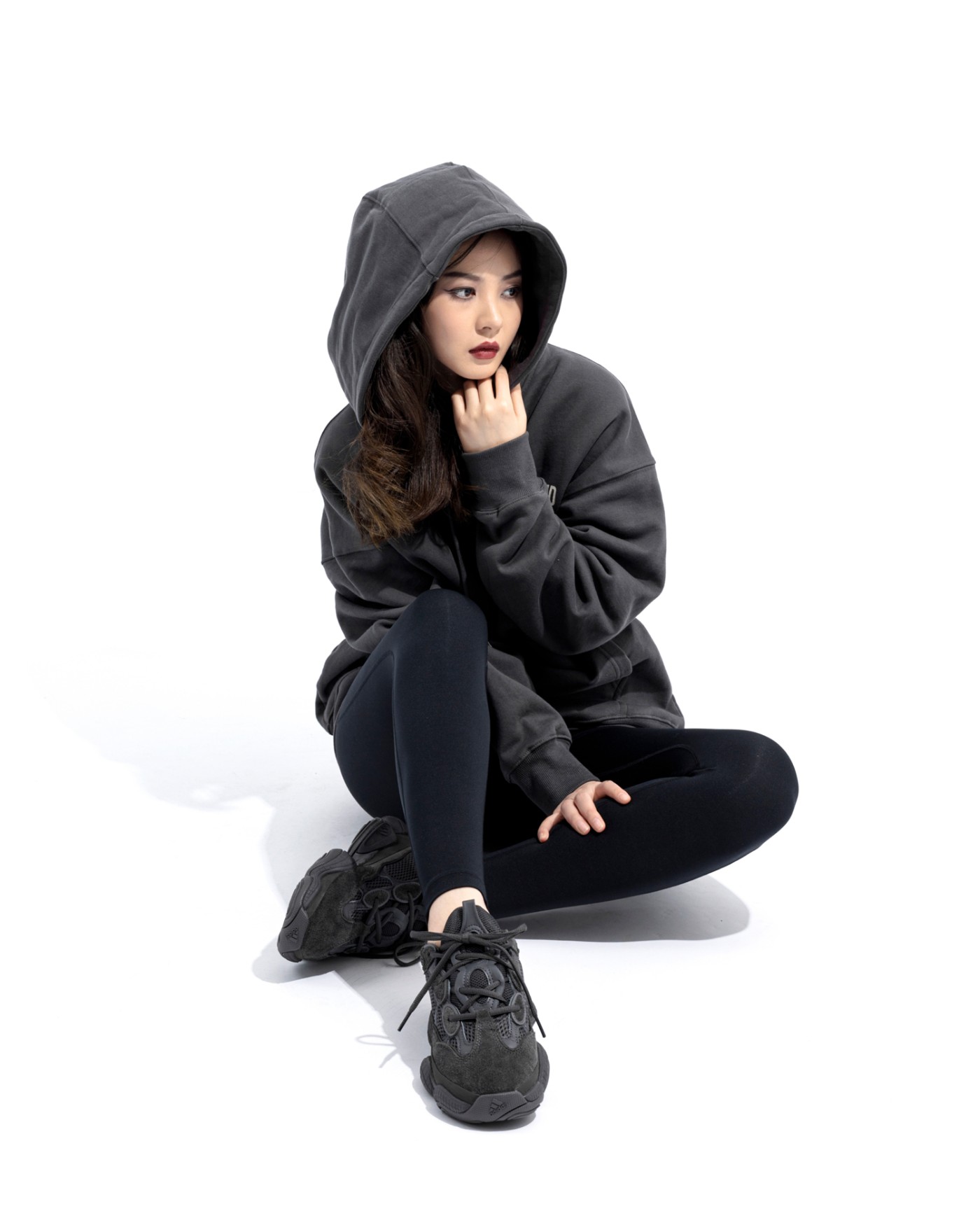 Yeezy 500,adidas,发售,开箱,上脚 小姐姐穿太好看了!出必火的「黑武士」Yeezy 终于补货!速登记! Yeezy 500,adidas,发售,开箱,上脚 小姐姐穿太好看了!出必火的「黑武士」Yeezy 终于补货!速登记!