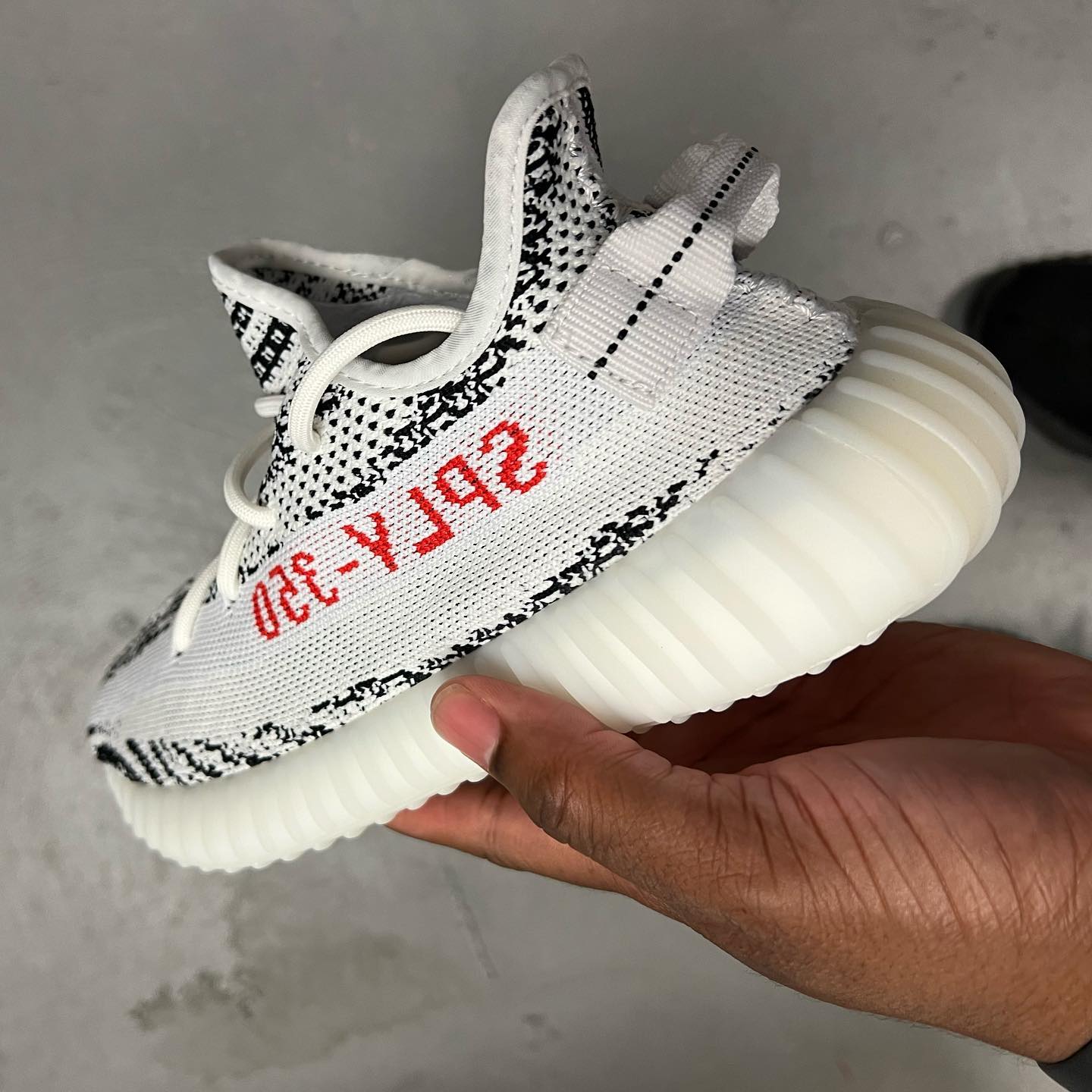 Yeezy Boost 350 V2,adidas,Zebr 下周就要来了!白斑马 Yeezy 350 补货实物曝光! Yeezy Boost 350 V2,adidas,Zebr 下周就要来了!白斑马 Yeezy 350 补货实物曝光!