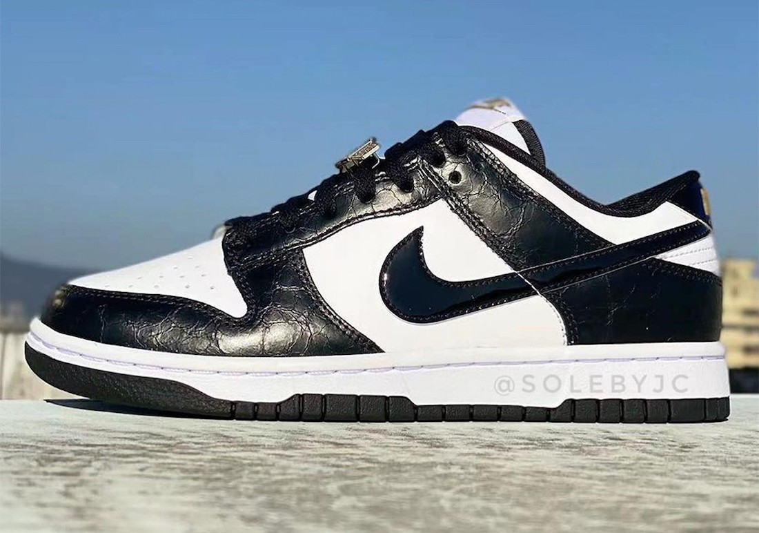 Nike,Dunk SB,World Champ Supreme 联名也有低配版?「金扣熊猫」Dunk 实物曝光! Nike,Dunk SB,World Champ Supreme 联名也有低配版?「金扣熊猫」Dunk 实物曝光!
