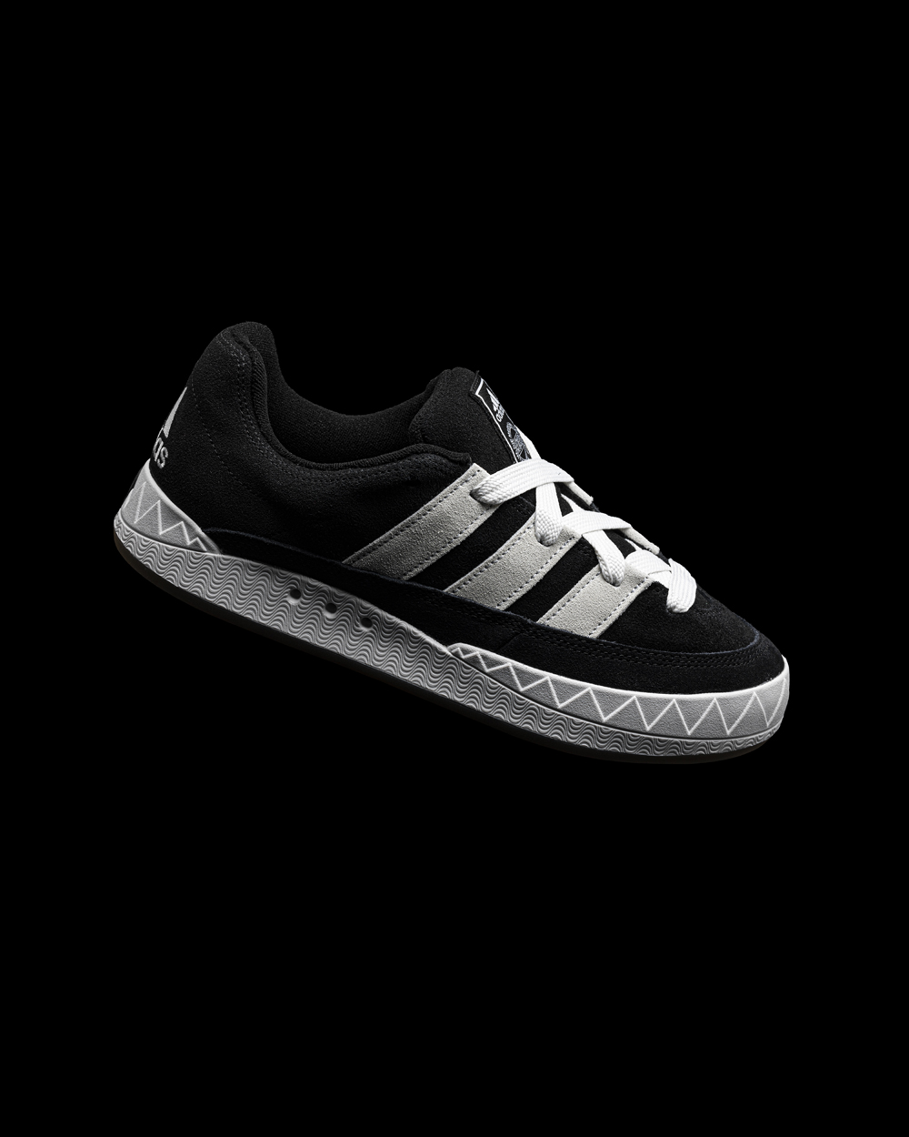 adidas,Adimatic 等了 26 年!阿迪「面包鞋」小姐姐穿颜值有点高! adidas,Adimatic 等了 26 年!阿迪「面包鞋」小姐姐穿颜值有点高!