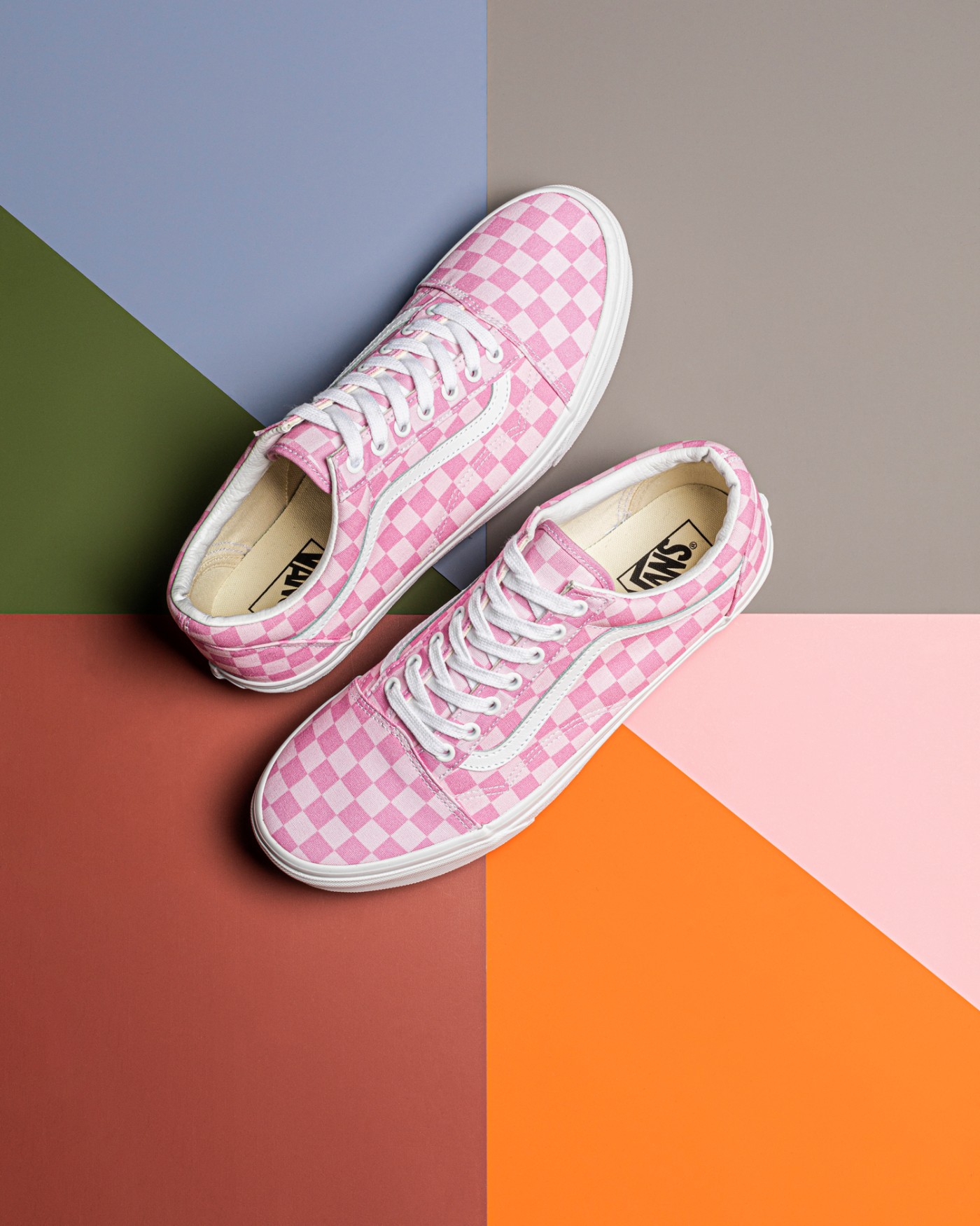 Vans,开箱,上脚 Vans 又把棋盘格玩出了新花样!这双骚粉上脚太好看了! Vans,开箱,上脚 Vans 又把棋盘格玩出了新花样!这双骚粉上脚太好看了!