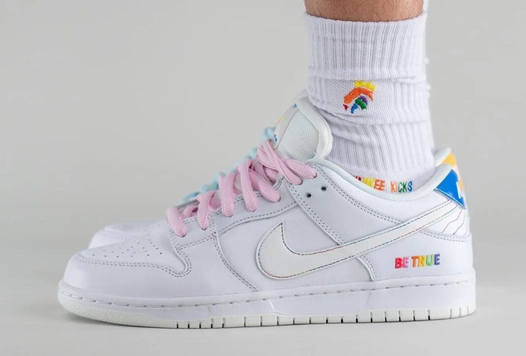 Nike,SB Dunk Low,Be True,DR487 鞋舌暗藏惊喜!「彩虹」Dunk SB 上脚太骚气! Nike,SB Dunk Low,Be True,DR487 鞋舌暗藏惊喜!「彩虹」Dunk SB 上脚太骚气!