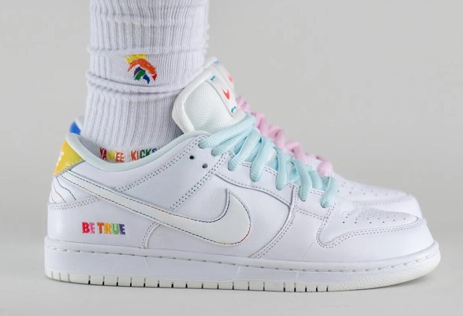 Nike,SB Dunk Low,Be True,DR487 鞋舌暗藏惊喜!「彩虹」Dunk SB 上脚太骚气! Nike,SB Dunk Low,Be True,DR487 鞋舌暗藏惊喜!「彩虹」Dunk SB 上脚太骚气!