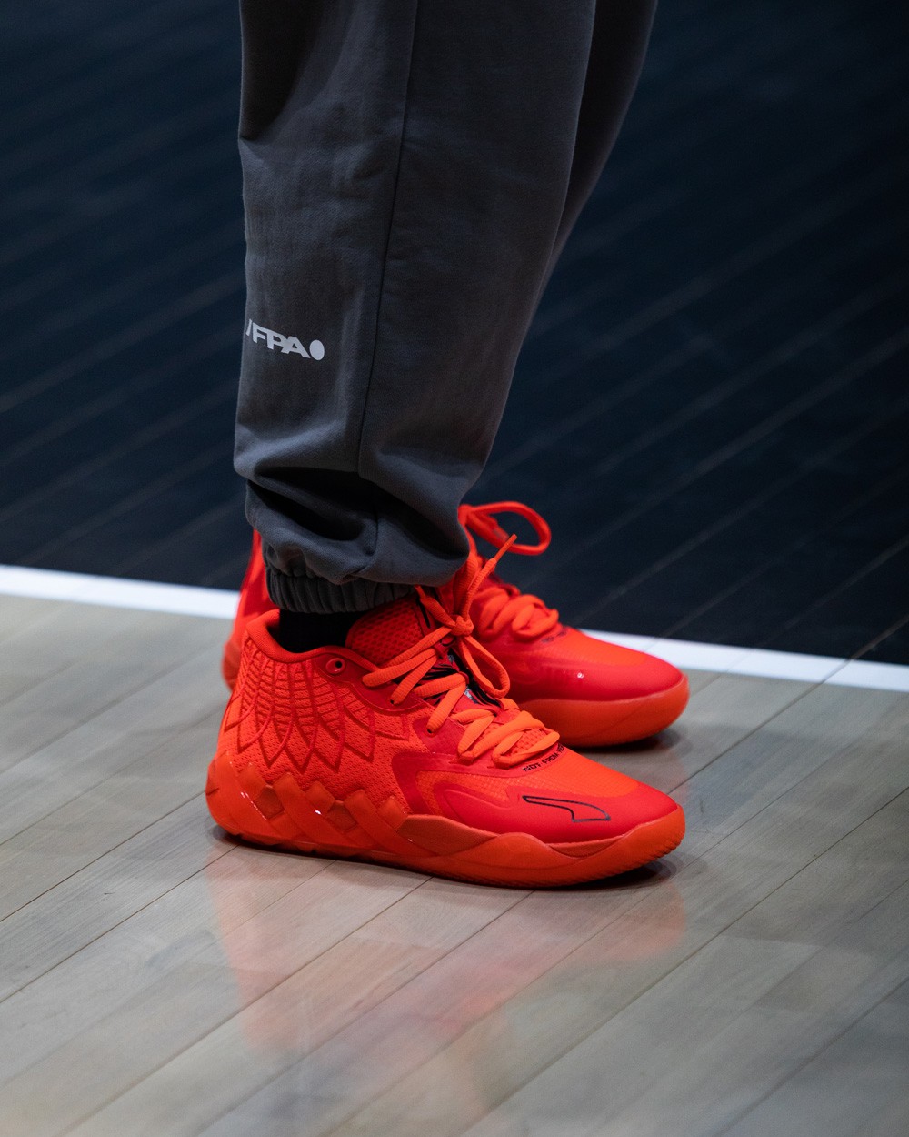 MB.02,PUMA 初代一鞋难求!三球 2 代签名鞋实物曝光!火焰大翅膀太帅了! MB.02,PUMA 初代一鞋难求!三球 2 代签名鞋实物曝光!火焰大翅膀太帅了!