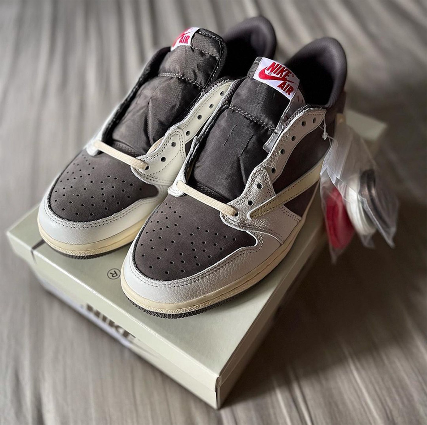 Travis Scott,Air Jordan 1 Low 发售日期终于确定!反转摩卡倒钩 TS x AJ1 要来了! Travis Scott,Air Jordan 1 Low 发售日期终于确定!反转摩卡倒钩 TS x AJ1 要来了!