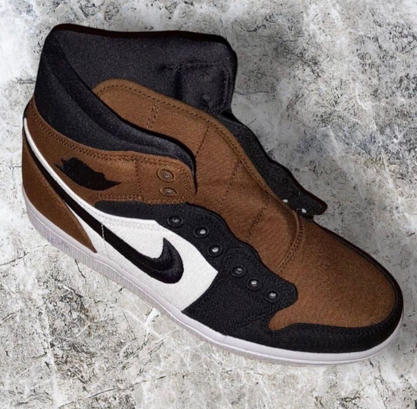 Nike,Air Jordan 1 Mid,Brown To 超人气 Stussy 联名同款设计!全新 AJ1 「棕脚趾」实物图曝光! Nike,Air Jordan 1 Mid,Brown To 超人气 Stussy 联名同款设计!全新 AJ1 「棕脚趾」实物图曝光!