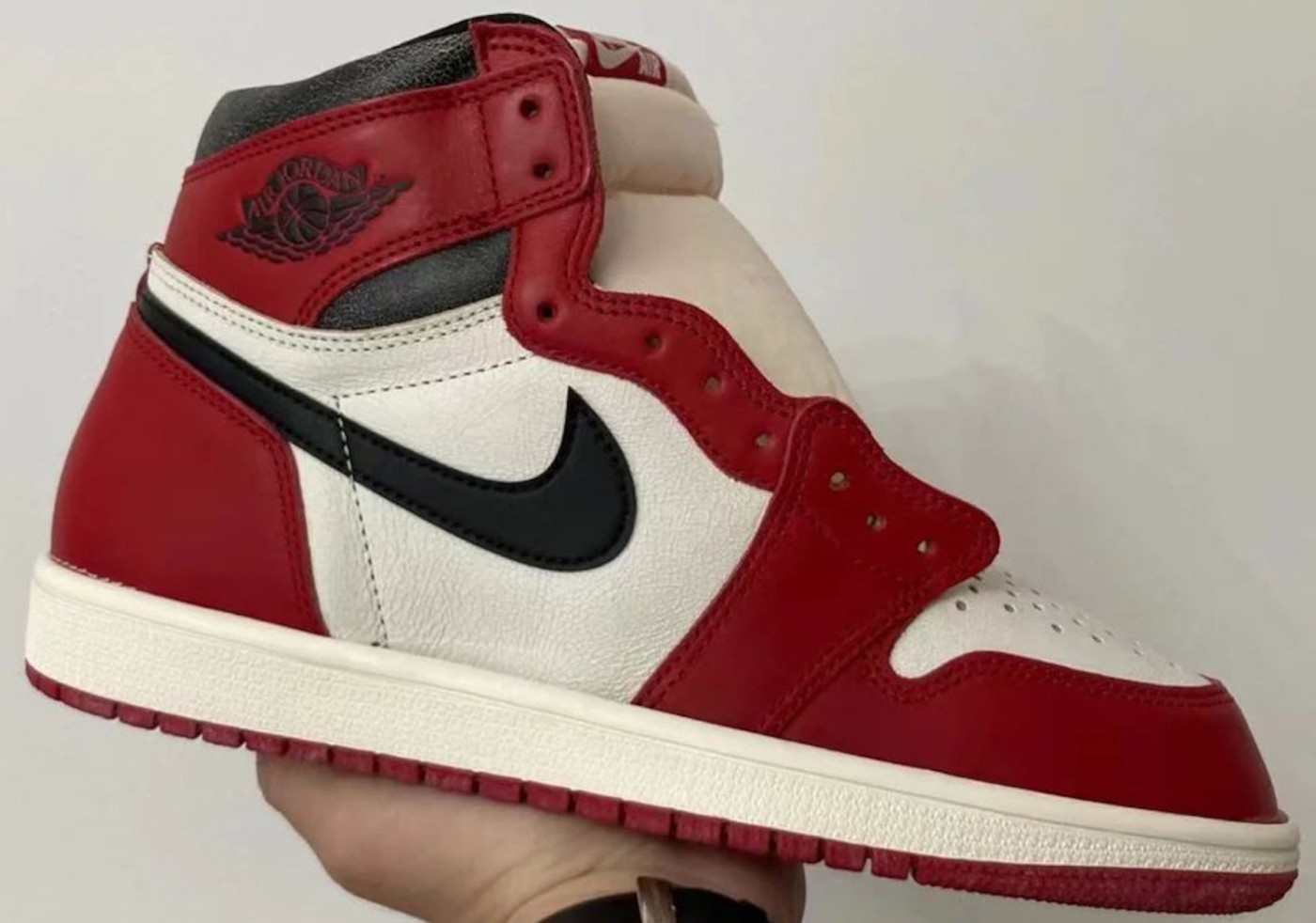 Air Jordan 1,AJ1,发售,DZ5485-612 原汁原味配色 + 做旧效果!芝加哥 AJ1 完整实物曝光! Air Jordan 1,AJ1,发售,DZ5485-612 原汁原味配色 + 做旧效果!芝加哥 AJ1 完整实物曝光!