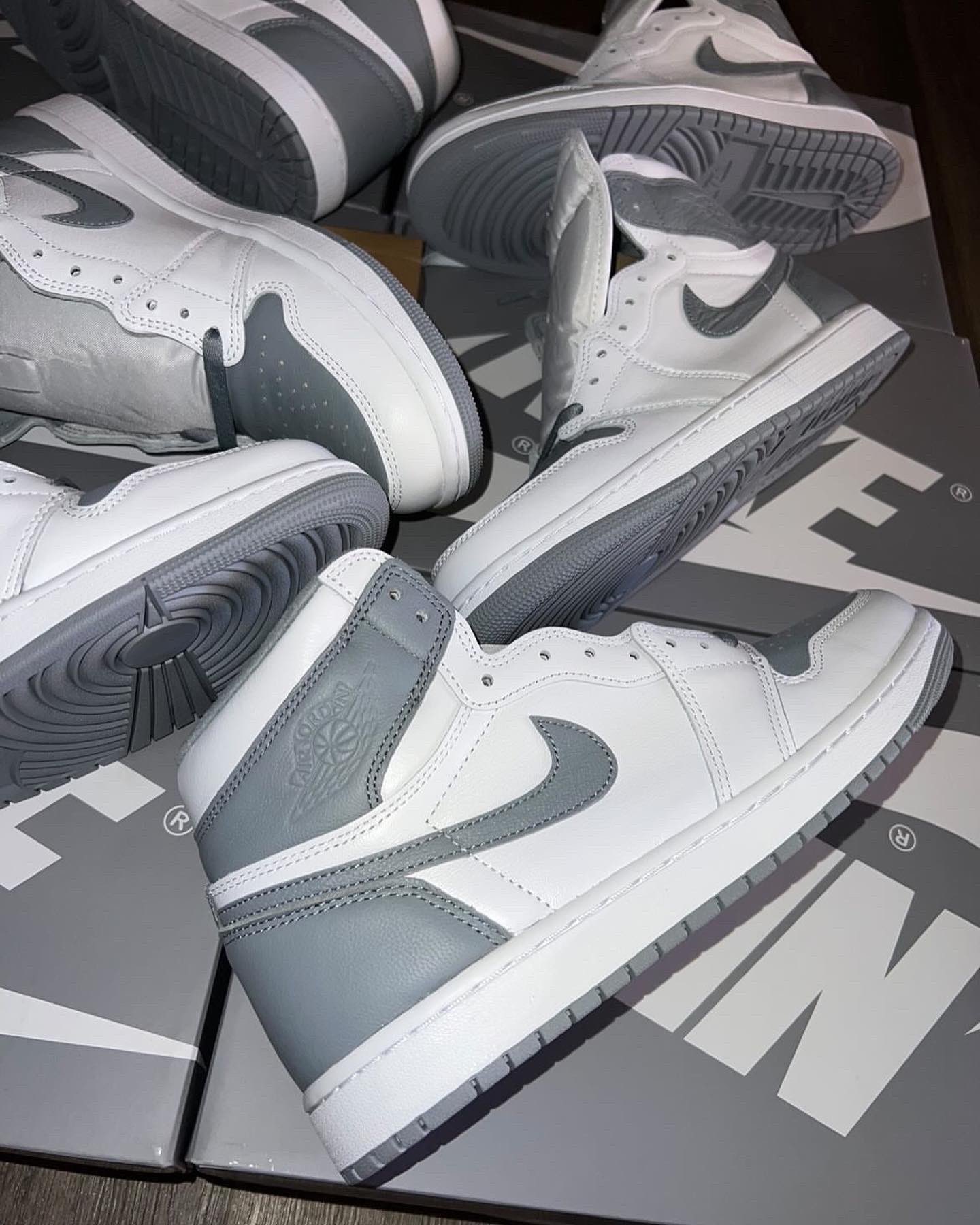 Stealth,Air Jordan 1 High OG,A 实物质感太绝!「山羊」AJ1 终于要发售了! Stealth,Air Jordan 1 High OG,A 实物质感太绝!「山羊」AJ1 终于要发售了!