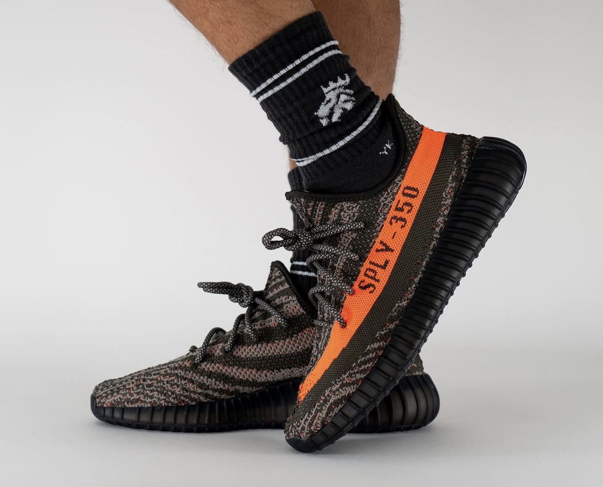 Yeezy 350 V2,adidas,,Dark Belu 暗黑版「灰橙」350 V2 上脚曝光!颜值你打几分? Yeezy 350 V2,adidas,,Dark Belu 暗黑版「灰橙」350 V2 上脚曝光!颜值你打几分?