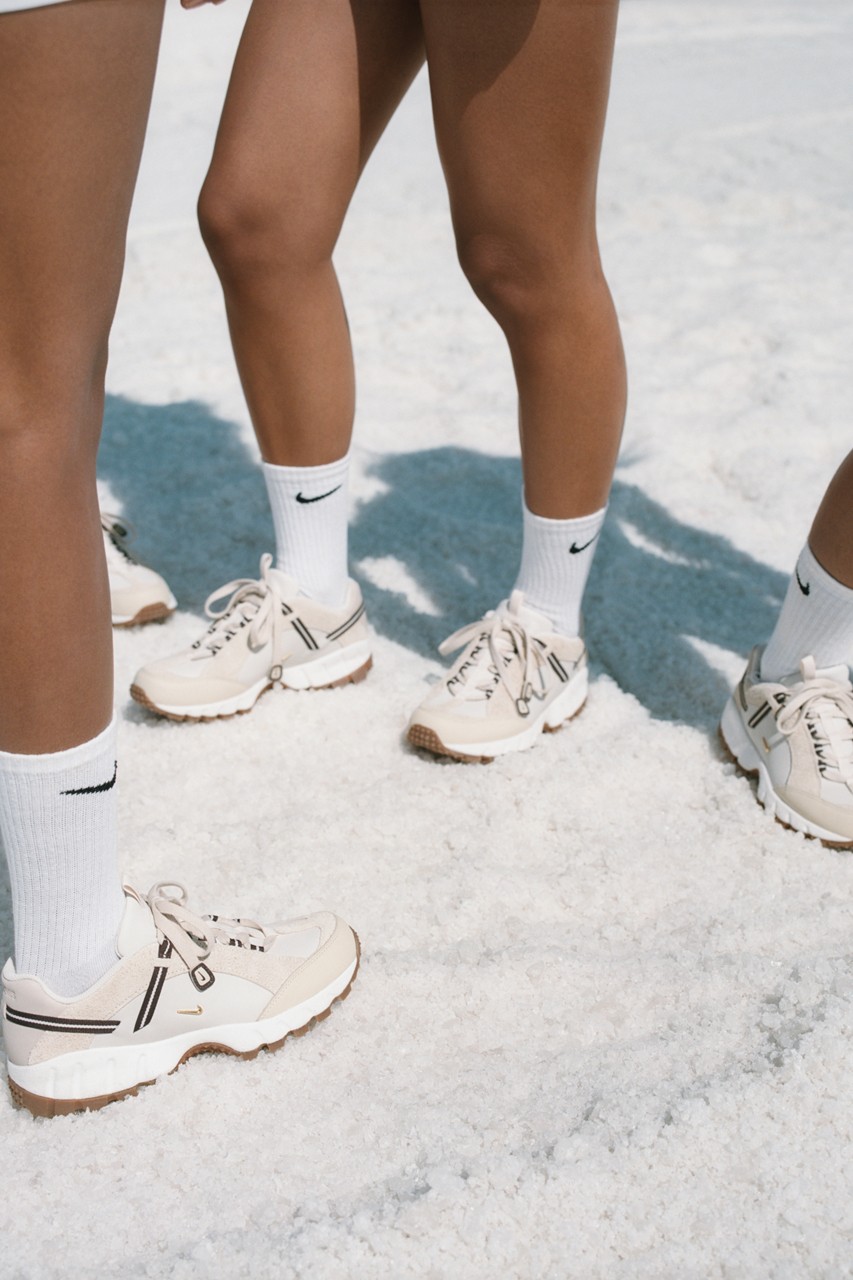 Jacquemus,Nike,Air Humara 美如画的不止 Nike 联名新鞋!天才设计师居然把秀场搬到了... Jacquemus,Nike,Air Humara 美如画的不止 Nike 联名新鞋!天才设计师居然把秀场搬到了...