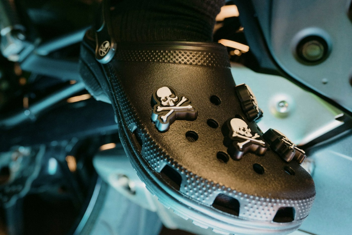 mastermind Japan,Crocs 「暗黑之王」又出新联名!但这次的鞋却有点不一样! mastermind Japan,Crocs 「暗黑之王」又出新联名!但这次的鞋却有点不一样!