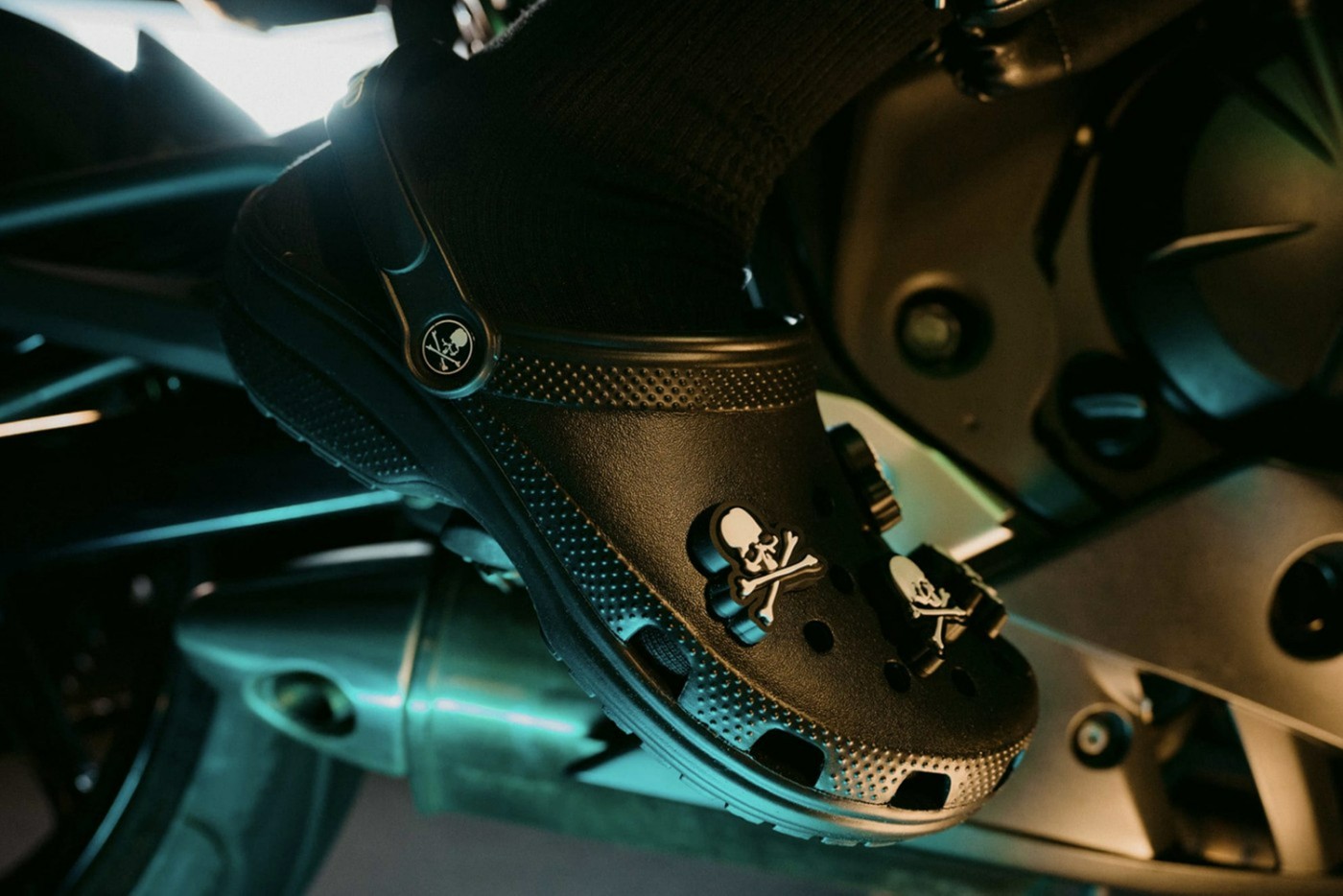 mastermind Japan,Crocs 「暗黑之王」又出新联名!但这次的鞋却有点不一样! mastermind Japan,Crocs 「暗黑之王」又出新联名!但这次的鞋却有点不一样!